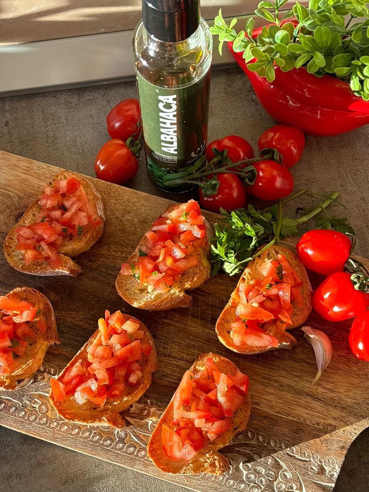 Salată Caprese cu Mozzarella și Busuioc